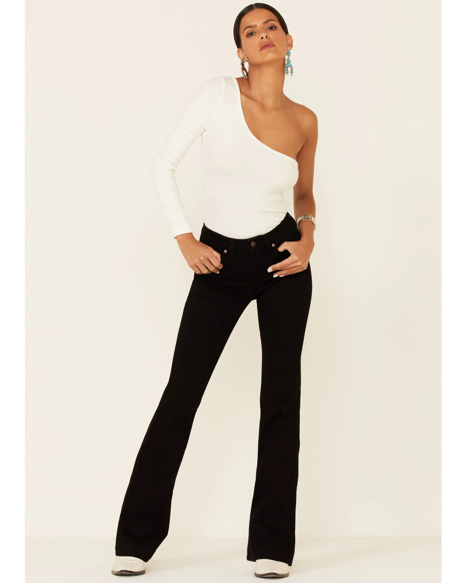 Shyanne Women's Seamed Pockets Mid Rise Bootcut Jeans 3 Shyanne Women's Seamed Pockets Mid Rise Bootcut Jeans