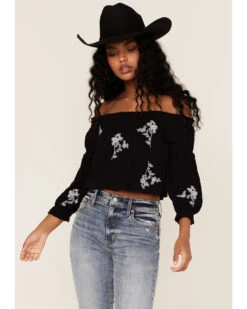 Shyanne Women's Floral Embroidered Off-Shoulder Crop Top