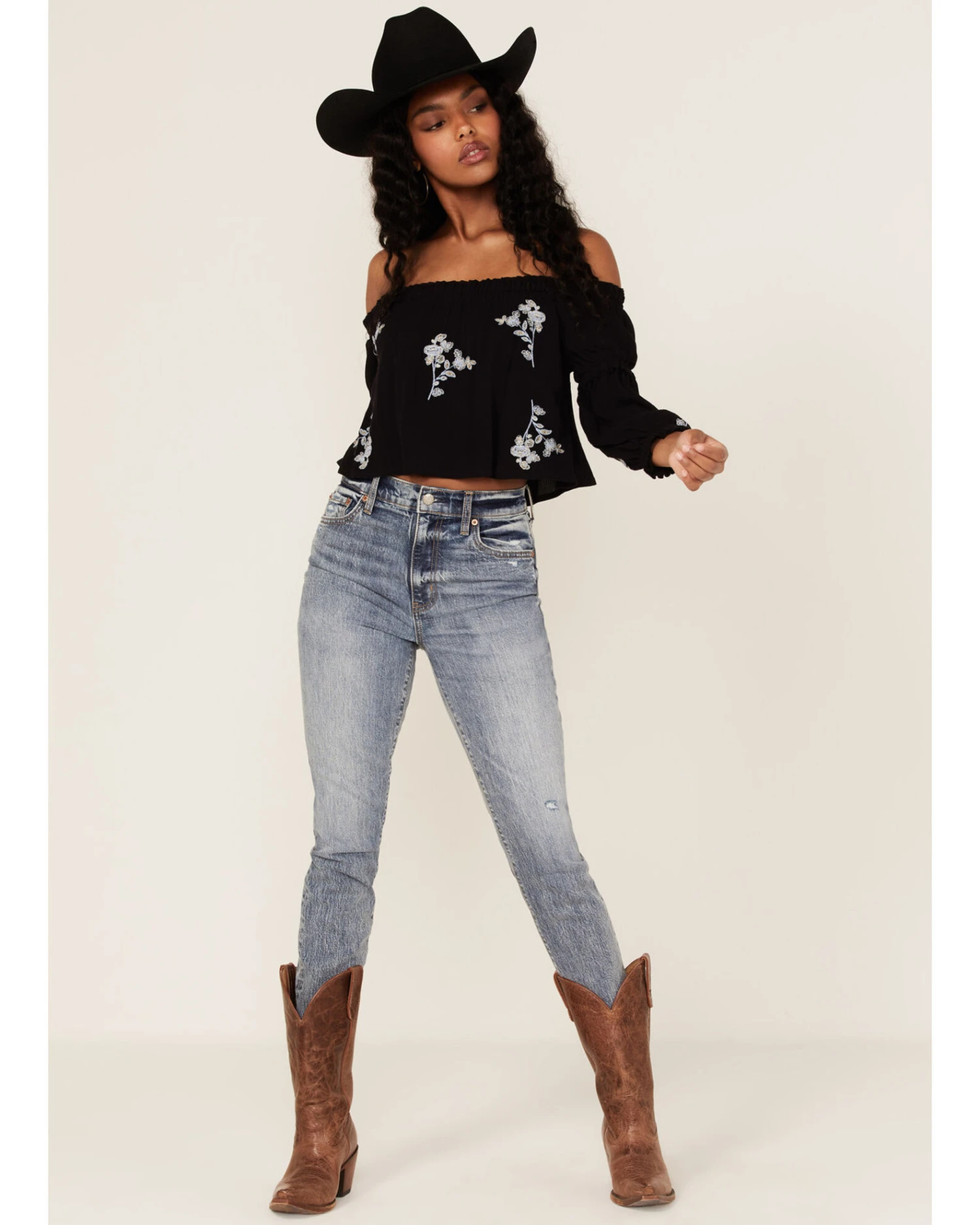 Shyanne Women's Floral Embroidered Off-Shoulder Crop Top 4 Shyanne Women's Floral Embroidered Off-Shoulder Crop Top - Image 2