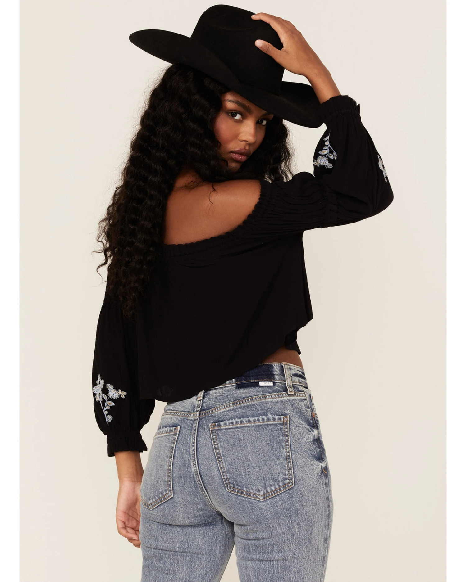 Shyanne Women's Floral Embroidered Off-Shoulder Crop Top 6 Shyanne Women's Floral Embroidered Off-Shoulder Crop Top - Image 4