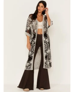 Shyanne Women's Floral Lace Kimono