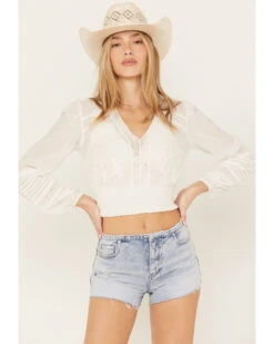 Shyanne Women's Long Sleeve Embroidered Blouse